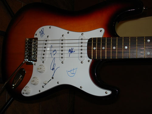 KORN RARE AUTOGRAPHED ELECTRIC GUITAR FULLY SIGNED x5 GENUINE! C